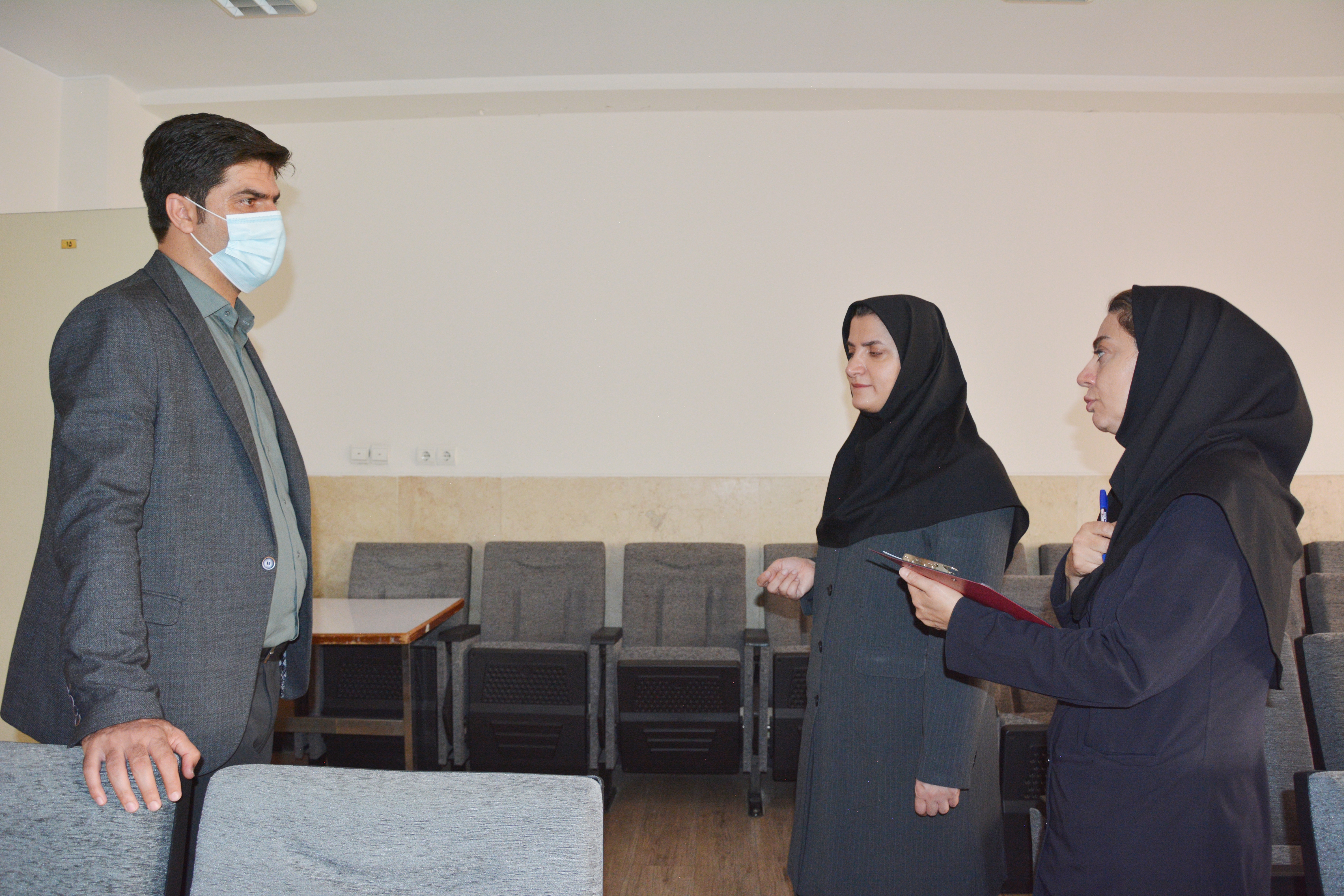 بازدید کارشناسان بهداشت محیط از مجتمع