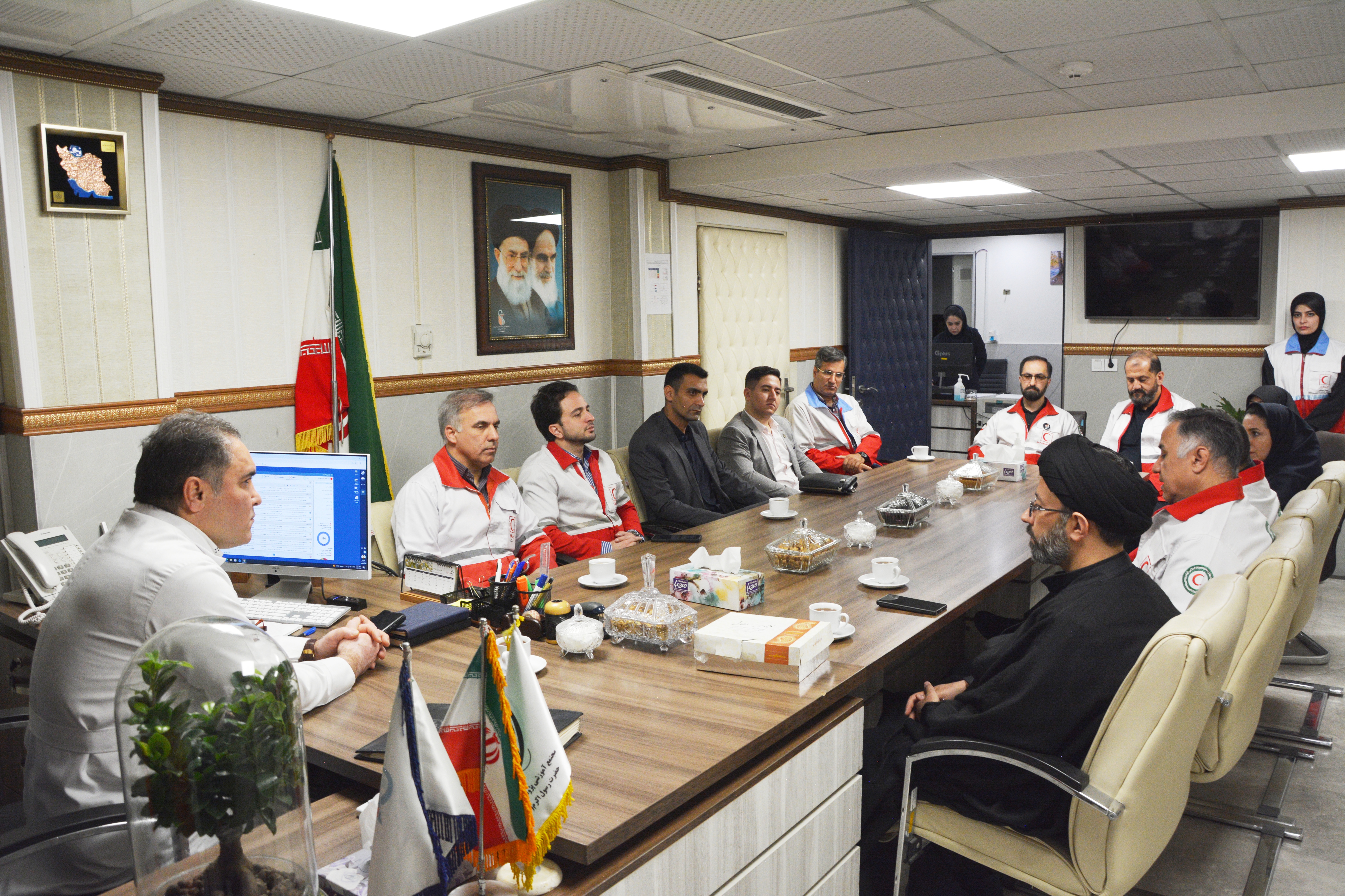 عیادت ریاست سازمان جوانان از کودکان مجروح بیمارستان